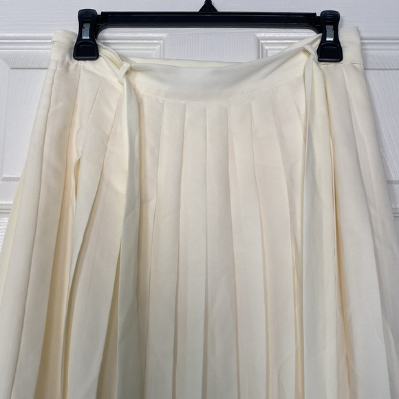 NWOT Ivory Pleated Skirt - Picture 2 of 6